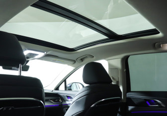 Подержанный автомобиль Hongqi H5 2024 года (14 фото)