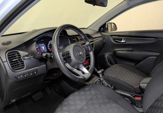 Подержанный автомобиль Kia Rio Hatchback 2020 года (16 фото)