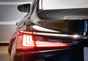 Подержанный автомобиль Lexus ES 2020 года (31 фото)