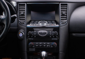 Подержанный автомобиль Infiniti QX70 2014 года (14 фото)