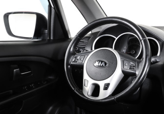 Подержанный автомобиль Kia Venga 2014 года (17 фото)