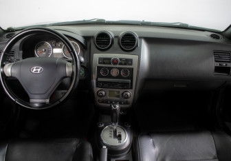 Подержанный автомобиль Hyundai Coupe 2008 года (11 фото)