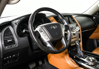Подержанный автомобиль Infiniti QX80 2019 года (13 фото)