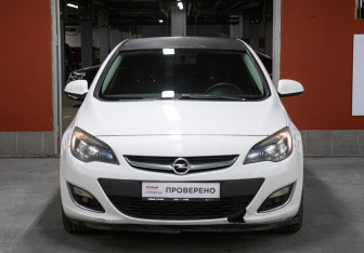 Подержанный автомобиль Opel Astra Sedan 2012 года (2 фото)