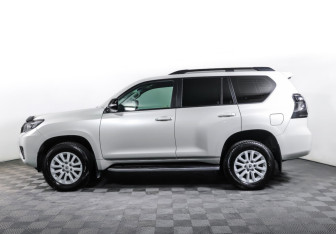 Подержанный автомобиль Toyota Land Cruiser Prado 2020 года (8 фото)