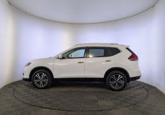 Подержанный автомобиль Nissan X-Trail 2018 года (8 фото)