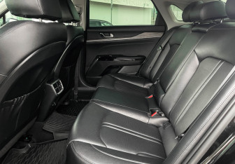 Подержанный автомобиль Kia K5 2021 года (10 фото)