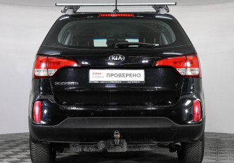 Подержанный автомобиль Kia Sorento 2017 года (6 фото)