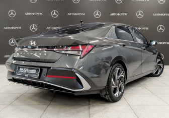 Подержанный автомобиль Hyundai Elantra Sedan 2024 года (5 фото)