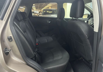 Подержанный автомобиль Nissan Qashqai 2012 года (11 фото)