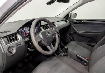 Подержанный автомобиль Skoda Rapid Liftback 2019 года (16 фото)