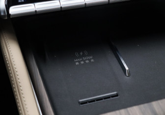 Подержанный автомобиль Geely Monjaro 2025 года (27 фото)