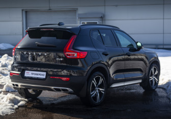 Подержанный автомобиль Volvo XC40 2019 года (6 фото)