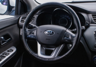 Подержанный автомобиль Kia Rio Hatchback 2013 года (15 фото)