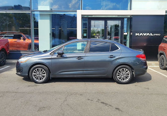 Подержанный автомобиль Citroen C4 Sedan 2015 года (8 фото)