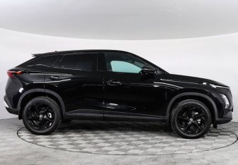 Подержанный автомобиль Omoda C5 2023 года (4 фото)