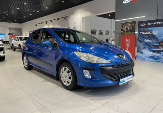 Подержанный автомобиль Peugeot 308 Hatchback 2010 года (3 фото)