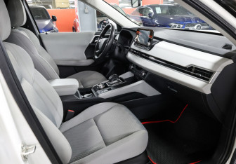 Подержанный автомобиль Mitsubishi Outlander 2022 года (11 фото)