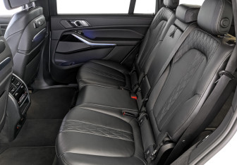 Подержанный автомобиль BMW X7 2023 года (18 фото)