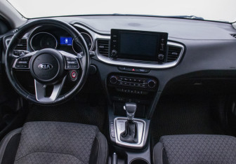 Подержанный автомобиль Kia Ceed Wagon 2020 года (13 фото)