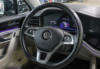 Подержанный автомобиль Volkswagen Touareg 2020 года (15 фото)