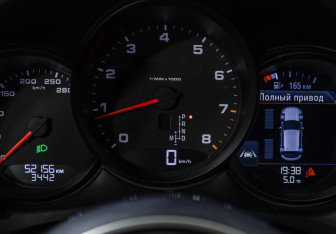 Подержанный автомобиль Porsche Macan 2018 года (11 фото)