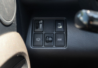 Подержанный автомобиль Toyota RAV4 2012 года (14 фото)