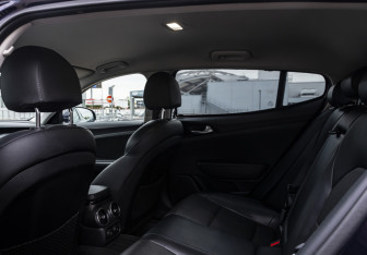 Подержанный автомобиль Kia Stinger 2019 года (17 фото)
