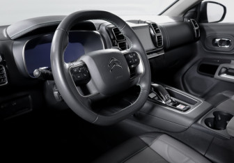 Подержанный автомобиль Citroen C5 Aircross 2022 года (14 фото)