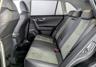 Подержанный автомобиль Toyota RAV4 2024 года (12 фото)