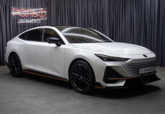 Подержанный автомобиль Changan UNI-V 2023 года (3 фото)