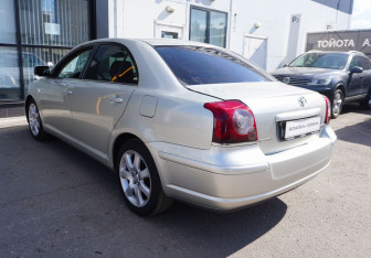 Подержанный автомобиль Toyota Avensis Liftback 2007 года (7 фото)