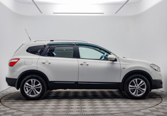 Подержанный автомобиль Nissan Qashqai+2 2012 года (6 фото)
