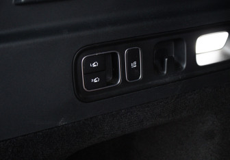 Подержанный автомобиль LiXiang L7 2023 года (14 фото)