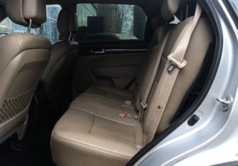 Подержанный автомобиль Kia Sorento 2011 года (10 фото)