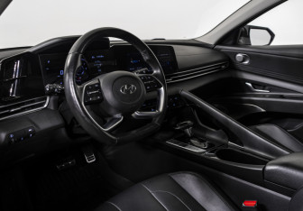 Подержанный автомобиль Hyundai Elantra Sedan 2021 года (9 фото)