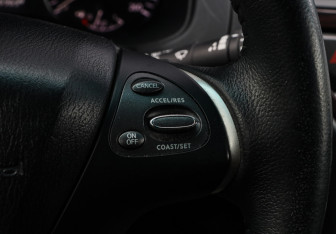 Подержанный автомобиль Nissan Pathfinder 2015 года (26 фото)