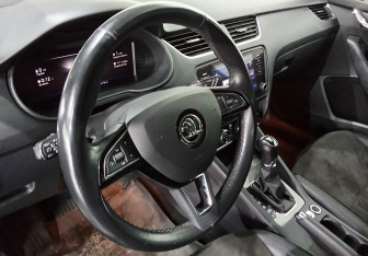 Подержанный автомобиль Skoda Octavia Liftback 2019 года (12 фото)