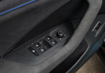 Подержанный автомобиль Volkswagen Tiguan 2025 года (19 фото)