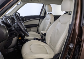 Подержанный автомобиль MINI Countryman 2015 года (20 фото)