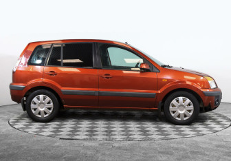 Подержанный автомобиль Ford Fusion 2008 года (4 фото)