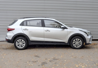 Подержанный автомобиль Kia Rio Hatchback 2021 года (4 фото)