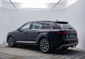 Подержанный автомобиль Audi Q7 2015 года (6 фото)
