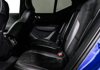 Подержанный автомобиль Volvo XC40 2020 года (13 фото)