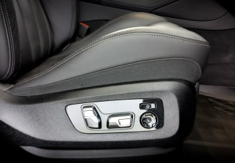 Подержанный автомобиль BMW X6 2021 года (25 фото)