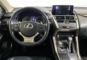 Подержанный автомобиль Lexus NX 2019 года (12 фото)