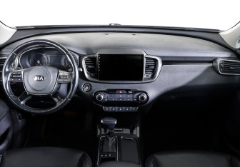 Подержанный автомобиль Kia Sorento 2019 года (13 фото)