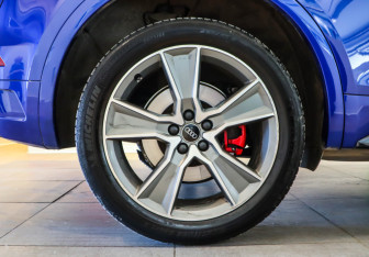Подержанный автомобиль Audi Q5 2021 года (27 фото)