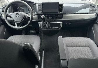 Подержанный автомобиль Volkswagen Multivan 2017 года (10 фото)