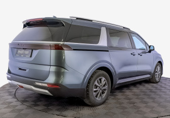 Подержанный автомобиль Kia Carnival 2022 года (5 фото)